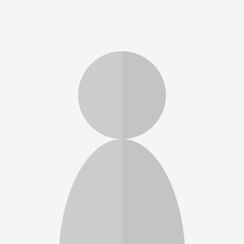 professional headshot of a tech journalist man